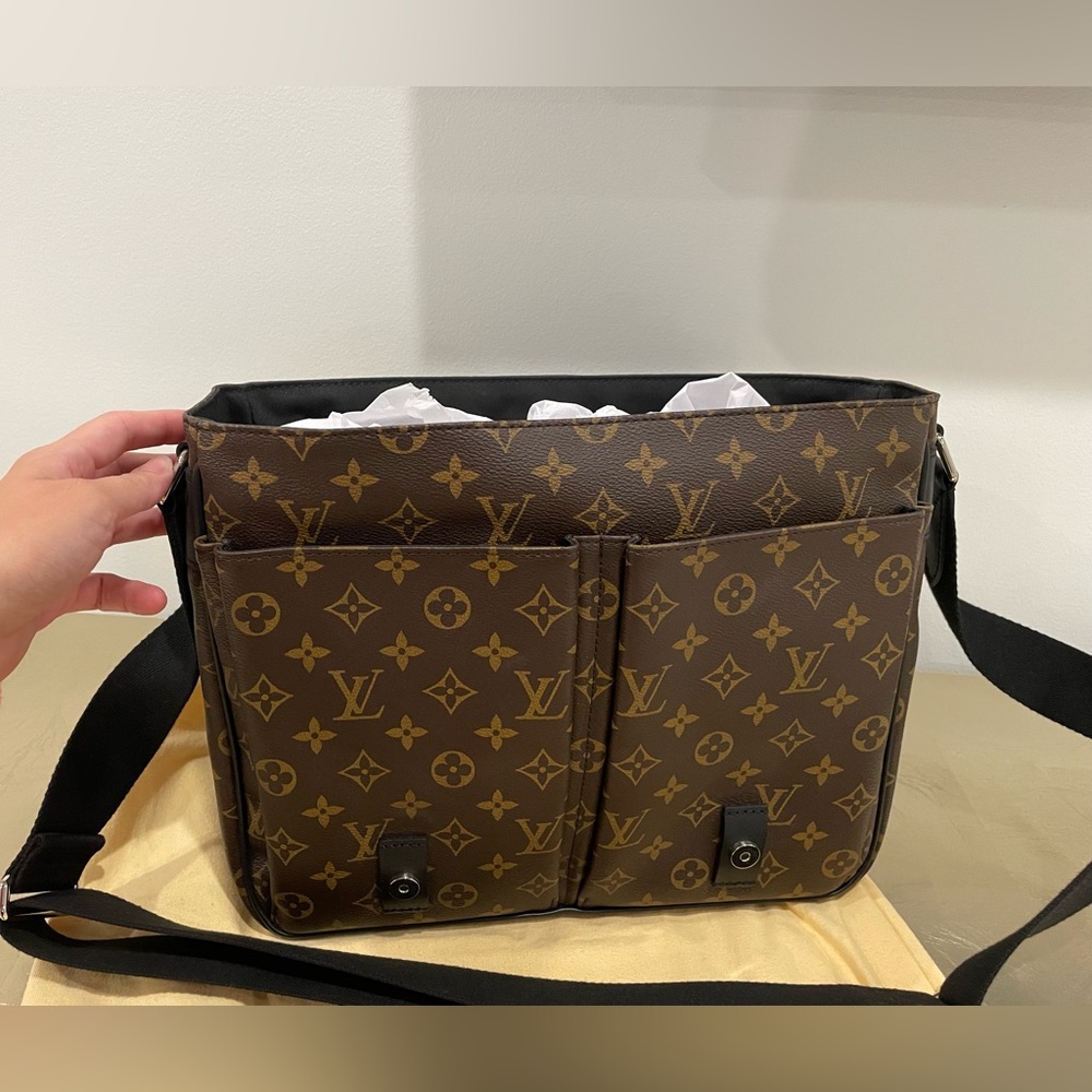 Louis Vuitton messenger bag - Picture 3 of 3
